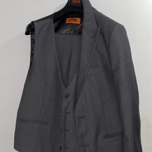 Gray 3-piece suit - Picture 1 of 1
